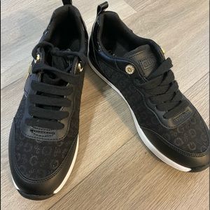 Guess sneakers size 8.5